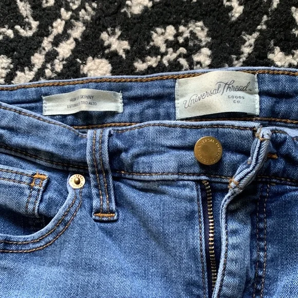 Universal Thread Womens Skinny Jeans, Size 6 - Picture 2 of 4